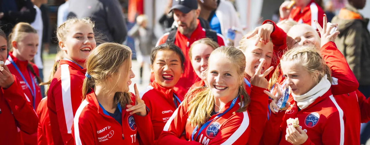 Happy football players celebrating after a match at Gothia Cup in Gothenburg – accommodation solution for teams during tournaments.