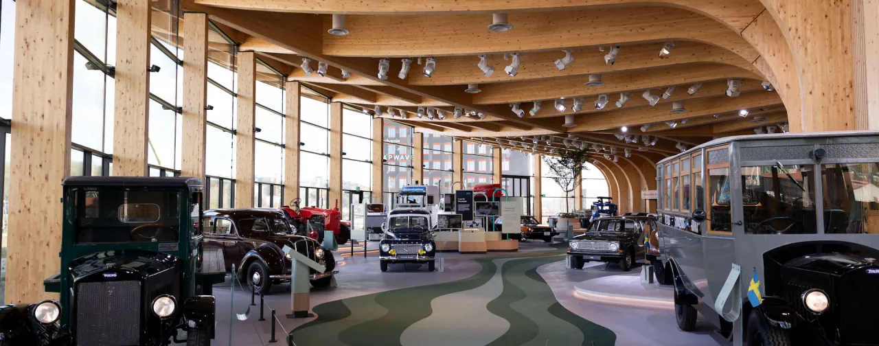 Upptäck World of Volvo i Göteborg – ett interaktivt museum där besökare kan utforska Volvos historia, framtid och innovation genom engagerande upplevelser.