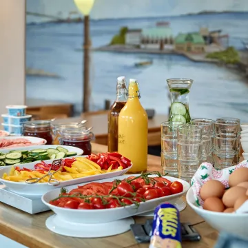 Breakfast buffet at Gothenburg Hostel with eggs, vegetables, juice and cold cuts