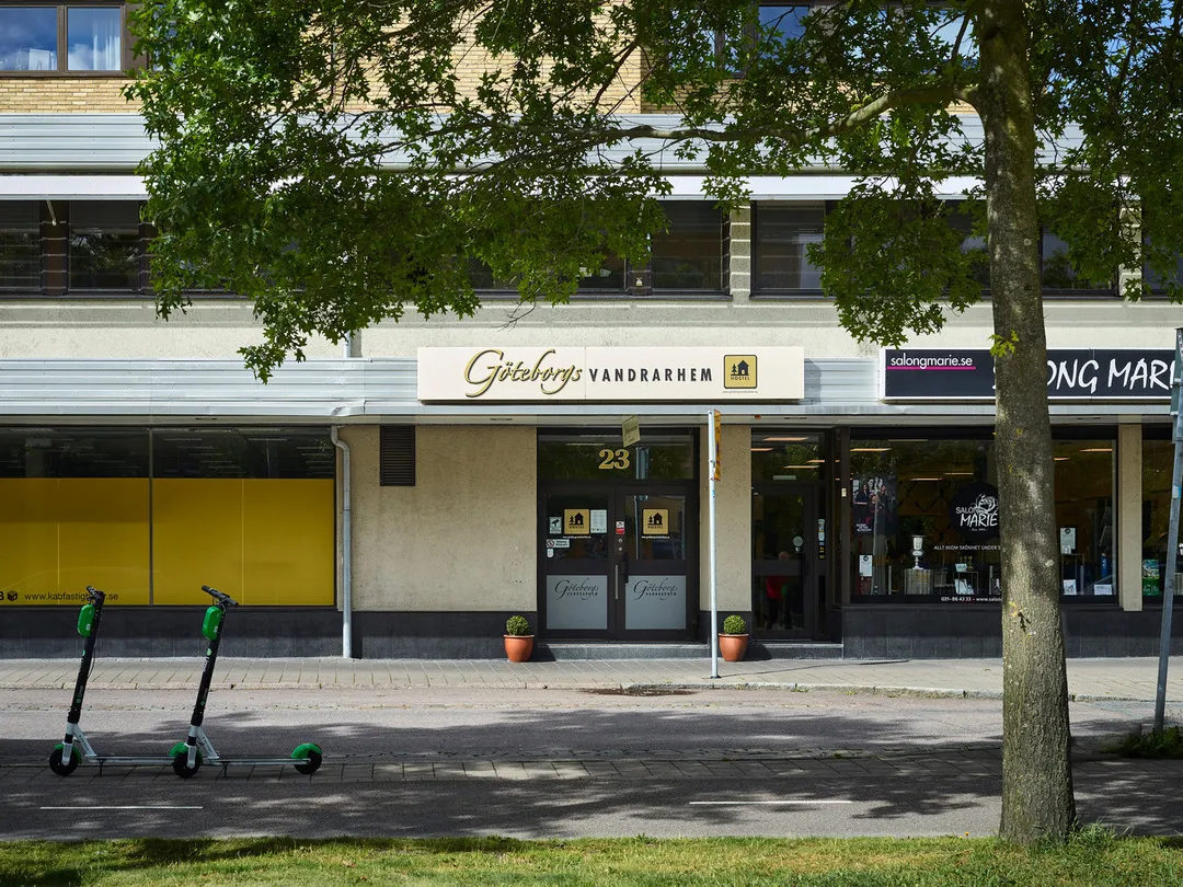 Entrance to Gothenburg Hostel, centrally located near Korsvägen.